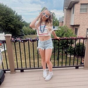 Meet your Posher, Taylor